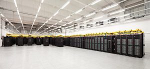 Abbildung 2: Auf Supercomputern &ndash; hier dem SuperMUC im Leibniz-Rechenzentrum &ndash; laufen die Simulationen. 