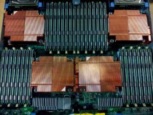 Abbildung 2: Wer auf moderne Mehrkern-CPUs und gro&szlig;e Mengen RAM setzt, muss auf das richtige Verh&auml;ltnis der Komponenten zueinander bei VMs achten.