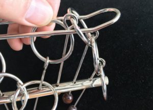 Abbildung 2: Ring drei ist oben, die Ringe eins und zwei unten, also kann Ring vier &hellip;