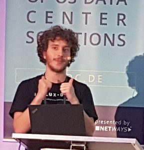 Abbildung 2: Gianluca Arbezzano bei seinem Vortrag &uuml;ber Influx DB.