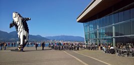 Abbildung 2: Das Convention Center in Vancouver bot dem Open Stack Summit auch Ausblick auf Meer und Berge.