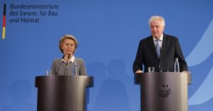 Abbildung 1: Verteidigungsministerin von der Leyen und Innenminister Horst Seehofer.