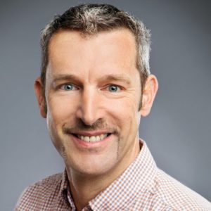 Ralf Spenneberg ist Geschäftsführer der Open Source Security GmbH. Sein Unternehmen berät Behörden und Unternehmen im Bereich Informationssicherheit. Hierbei prüfen seine Mitarbeiter und er im Auftrag von Kunden auch die Widerstandsfähigkeit von Industriesteuerungen und IoT gegenüber Angriffen. <strong>Linux-Magazin:</strong> An welchen Merkmalen oder Effekten erkennst Du, dass ein Linux-Server vermutlich kompromittiert ist?
