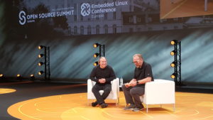 <a href="#artRef-f1">Abbildung 1</a>: Dirk Hohndel von VMware interviewte auf dem Open Source Summit in Lyon einmal mehr seinen Tauchkumpel Linus Torvalds. Der betrachtet den Kernel auch als fit f&uuml;r Safety-zertifizierte Systeme.