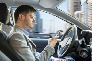 <a href="#artRef-f1">Abbildung 1</a>: Beim autonomen Fahren kann KI Leben retten und erzielt damit ein ethisch positives Resultat. Quelle: Andriy Popov, 123RF