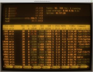 <a href="#artRef-f2">Abbildung 2</a>: Das Cool Retro Terminal simuliert die Darstellung auf einem uralten R&ouml;hrenmonitor.