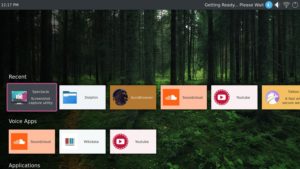 <a href="#artRef-f2">Abbildung 2</a>: Plasma Bigscreen l&auml;sst sich &uuml;ber die Fernbedienung und mit Sprachkommandos bedienen. Quelle: KDE-Projekt