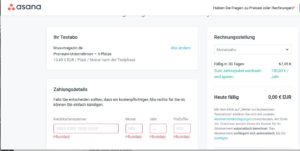 Abbildung 3: In aufdringlichem Rot hebt Asana das Eingabefeld f&uuml;r Kreditkartendaten hervor, deren Angabe es bereits f&uuml;r das Nutzen einer vollwertigen Testversion einfordert.