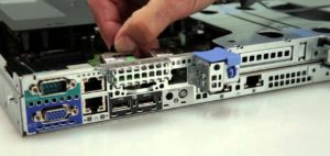 Abbildung 5: Out-of-Band-Schnittstellen nutzen in der Regel RJ45, während die meisten modernen Switches SFP oder QSFP nutzen. Quelle: Dell
