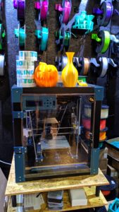 Abbildung 3: Teile des Schul-3D-Druckers Tutolino, der auf dem Anet A8 basiert, sind ebenfalls im 3D-Druckverfahren entstanden.