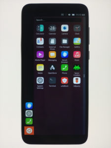 Abbildung 1: Das PinePhone (auf dem hier Ubuntu Touch läuft) gehört zu den Geräten, die vom neuen Kernel 5.9 profitieren. Quelle: Avisando, Wikimedia.org, CC-BY-SA 4.0