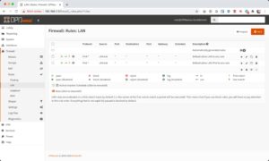 Abbildung 4: Die OPNsense-GUI erlaubt das Setzen von Firewall-Regeln anhand einer Vielzahl verschiedener Parameter und ist sehr komfortabel.