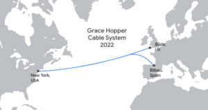 Das von Google finanzierte Seekabel Grace Hopper, benannt nach der Pionierin der Informatik, verbindet New York mit Bude (Vereinigtes Königreich) und Bilbao (Spanien). Jetzt ist das von Google finanzierte Kabel, das aus 16 Glasfaserpaaren besteht, in Bude gelandet.