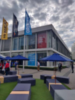 Im Congress Centrum in Berlin erstmals wieder ein OpenInfra Summit in Präsenz statt.