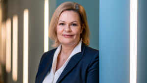 Abbildung 1: Innenministerin Nancy Faeser änderte ihre Meinung zur Chat-Kontrolle. Quelle: Peter Jülich
