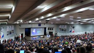 Abbildung 1: Selbst ein Astronom der NASA schaffte es zur FOSDEM und sprach unter anderem &uuml;ber Open Source im Weltraum.