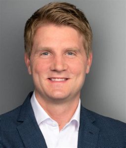 Abbildung 1: Niels Lindenthal, der CEO von OpenProject, meint: "Open Source erm&ouml;glicht Synergien, die sonst nicht m&ouml;glich w&auml;ren. Beh&ouml;rden und Institutionen k&ouml;nnen so viel Geld sparen und bekommen gleichzeitig mehr Gegenwert."