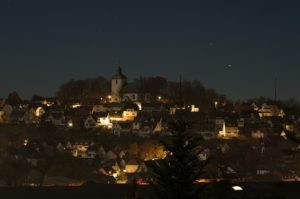 Abbildung 4: Eine unbearbeitete Nachtaufnahme – Details verschwinden im Dunkel.