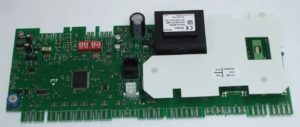 Abbildung 5: In der unteren Bildmitte gut zu erkennen: die Lötpads für den Stecker J13. Mal finden sich hier tatsächlich Stecker, oft aber nur Pads zum Anlöten. Etwaige Arbeiten sollten unbedingt Profis erledigen – und die Wärmepumpe muss stromlos sein. Quelle: Daikin GmbH