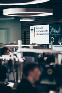 Das Bundesamt für Sicherheit in der Informationstechnik (BSI) hat eine Umfrage zum Thema KI-Sicherheit gestartet. Quelle: BSI/Bernd Lammel/bundesfoto
