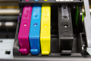 Abbildung 1: Nachdem die Hersteller ihre Originalpatronen mit Landercodes versehen hatten, funktionierte der Drucker mit günstigen No-Name-Patronen schlicht nicht mehr. Quelle: piyaphun-juntraverot / 123rf.com