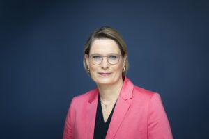 Abbildung 1: Bundesjustizministerin Stefanie Hubig (SPD) hat Bedenken wegen Palantir. Quelle: Bundesregierung / Sandra Steins