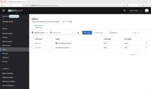 Abbildung 3: Über eine Weboberfläche verwalten Admins Gruppen und Benutzer. Alternativ steht eine API zur Verfügung.