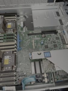 Abbildung 2: Ein vermeintlich altes Eisen wie ein DL380 Gen10 ist refurbished gut und g&uuml;nstig zu bekommen. F&uuml;r viele allt&auml;gliche Aufgaben taugt er nach wie vor.