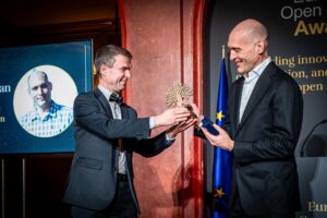 Die European Open Source Awards werden jährlich in Brüssel verliehen. Der Preis für „Excellence in Open Source“, die höchste Auszeichnung, ging an Greg Kroah-Hartman. Quelle: European Open Source Academy